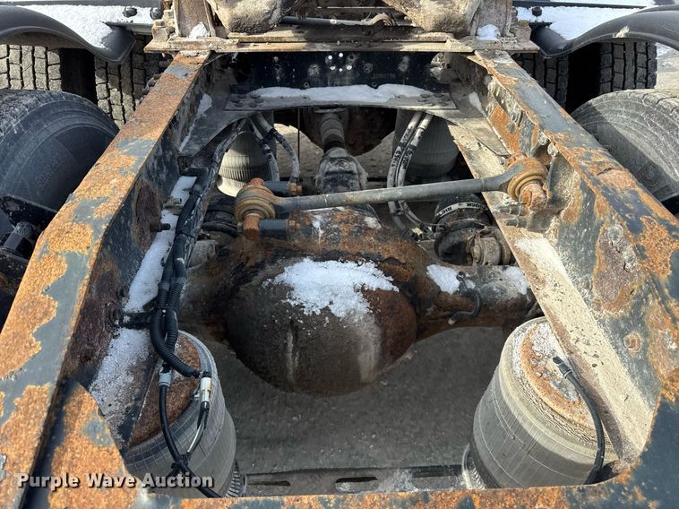 image for item DH9552 2006 Mack  CXN613 semi truck