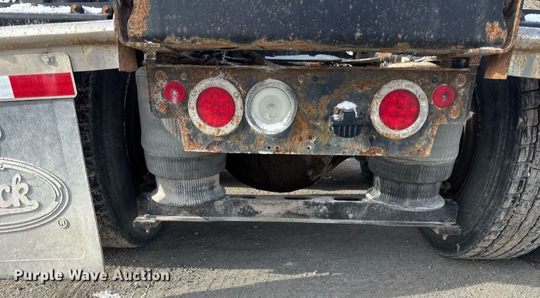 image for item DH9552 2006 Mack  CXN613 semi truck