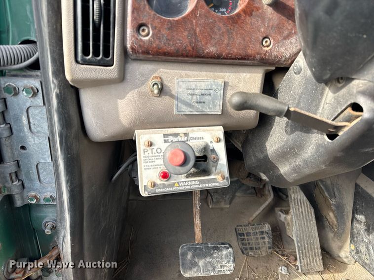 image for item DH9552 2006 Mack  CXN613 semi truck