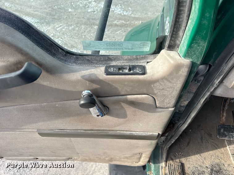 image for item DH9552 2006 Mack  CXN613 semi truck