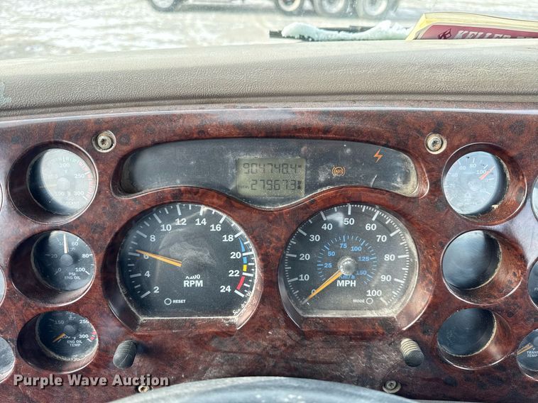 image for item DH9552 2006 Mack  CXN613 semi truck