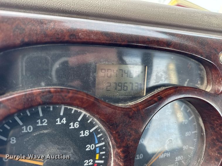 image for item DH9552 2006 Mack  CXN613 semi truck