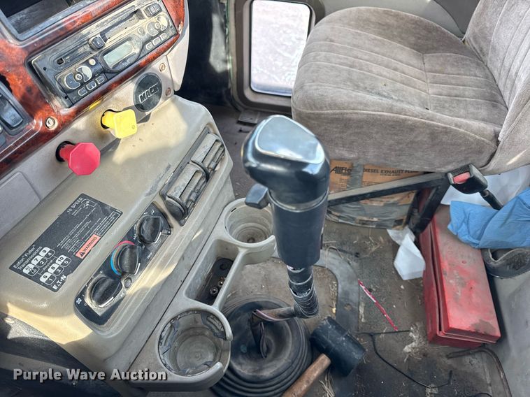 image for item DH9552 2006 Mack  CXN613 semi truck