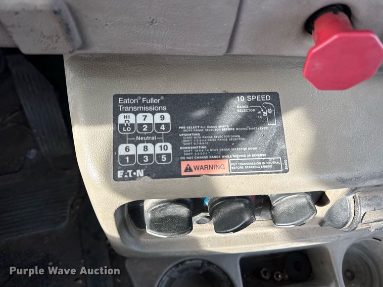 image for item DH9552 2006 Mack  CXN613 semi truck