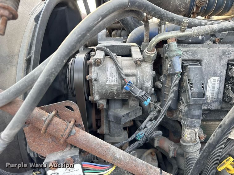 image for item DH9552 2006 Mack  CXN613 semi truck