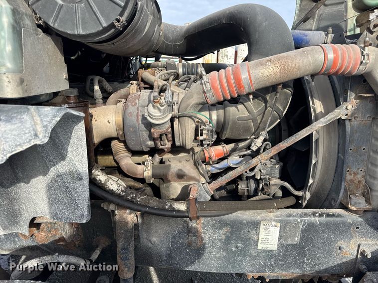 image for item DH9552 2006 Mack  CXN613 semi truck