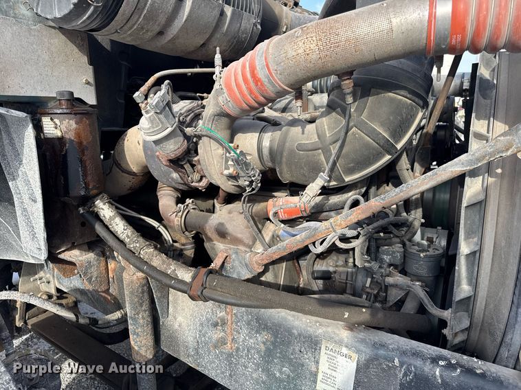 image for item DH9552 2006 Mack  CXN613 semi truck