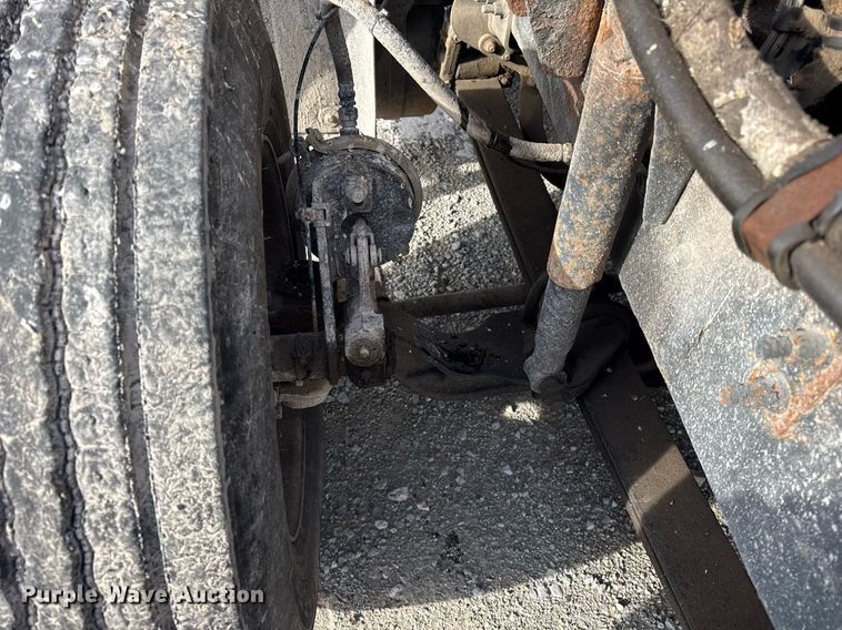 image for item DH9552 2006 Mack  CXN613 semi truck