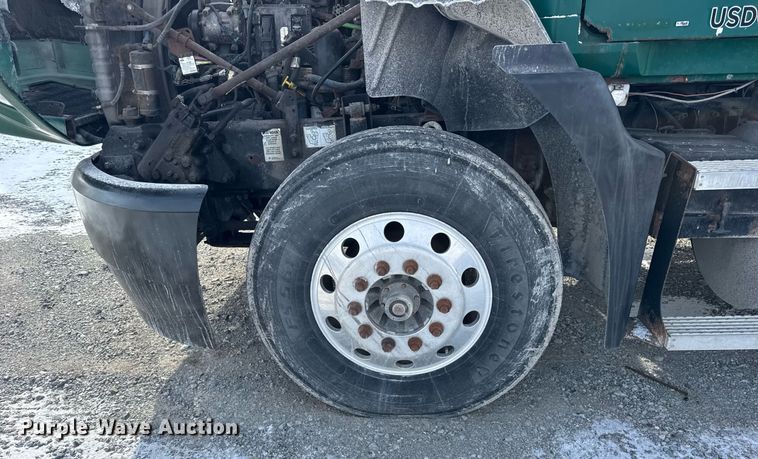 image for item DH9552 2006 Mack  CXN613 semi truck