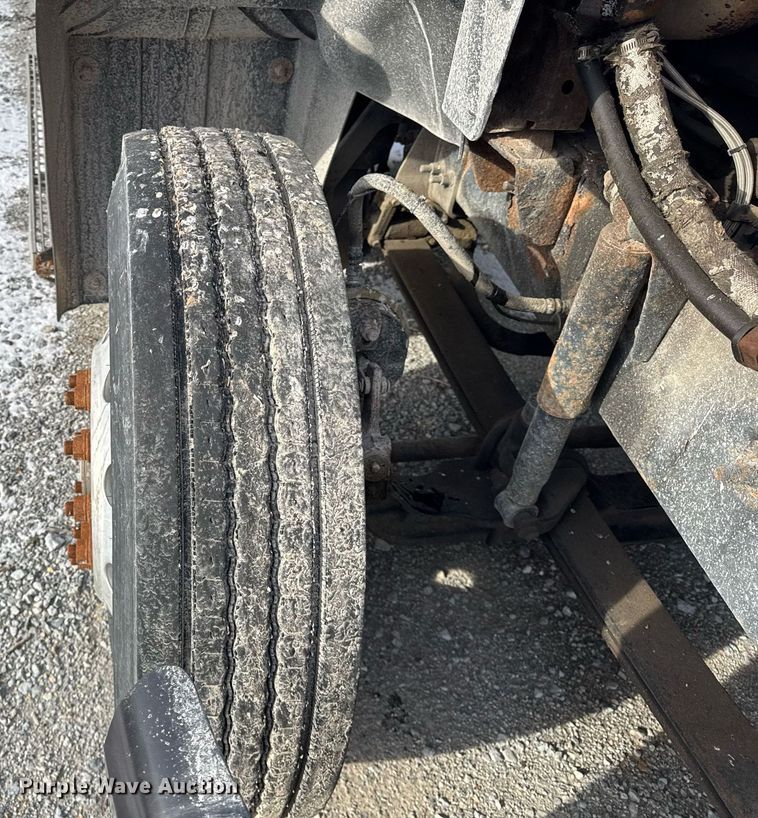 image for item DH9552 2006 Mack  CXN613 semi truck