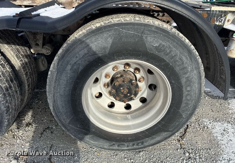 image for item DH9552 2006 Mack  CXN613 semi truck