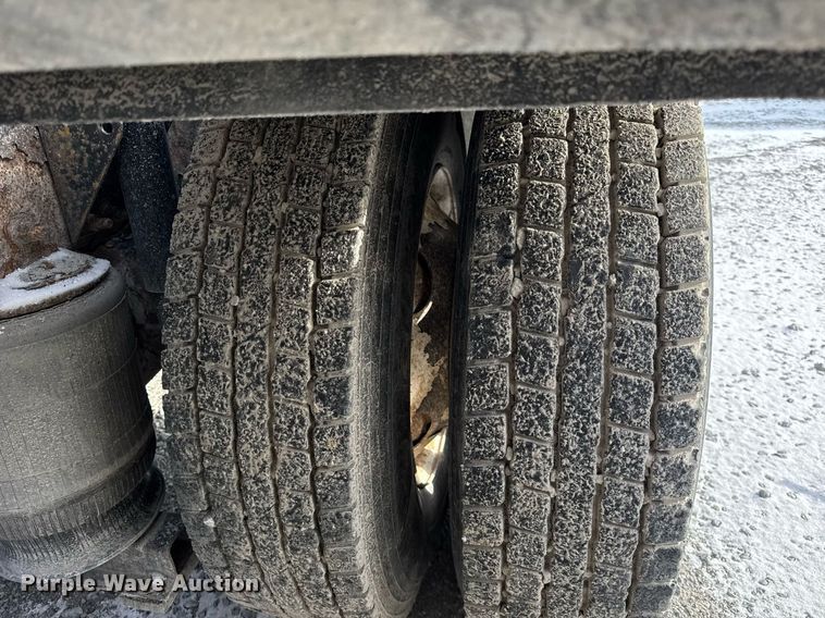 image for item DH9552 2006 Mack  CXN613 semi truck