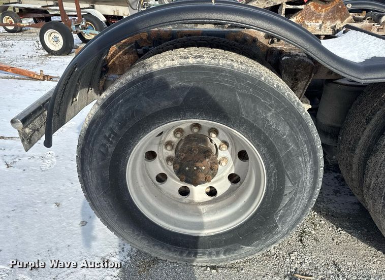 image for item DH9552 2006 Mack  CXN613 semi truck