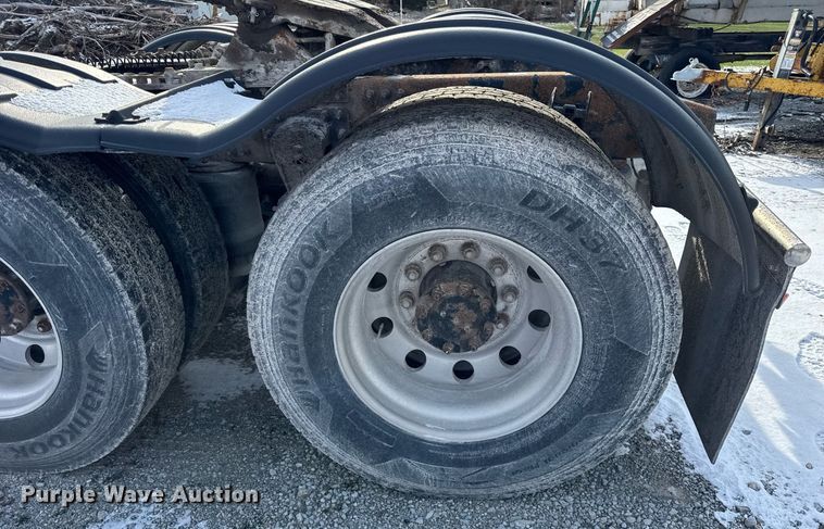 image for item DH9552 2006 Mack  CXN613 semi truck