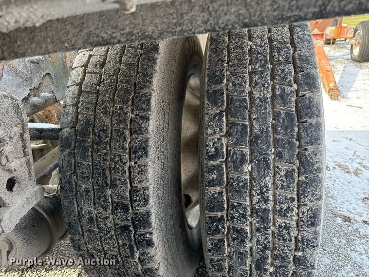 image for item DH9552 2006 Mack  CXN613 semi truck