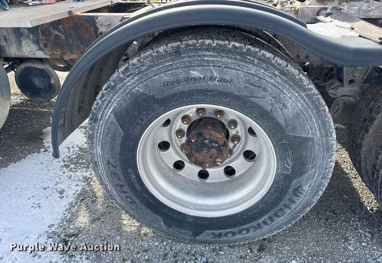 image for item DH9552 2006 Mack  CXN613 semi truck