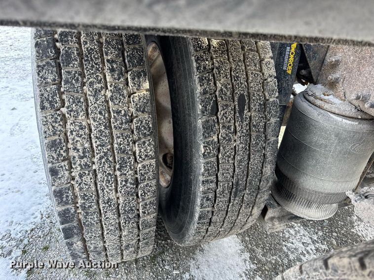 image for item DH9552 2006 Mack  CXN613 semi truck