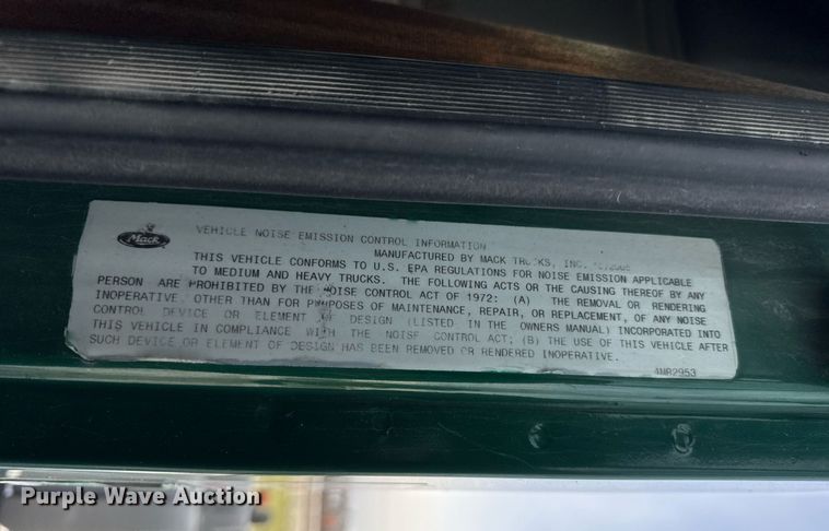 image for item DH9552 2006 Mack  CXN613 semi truck