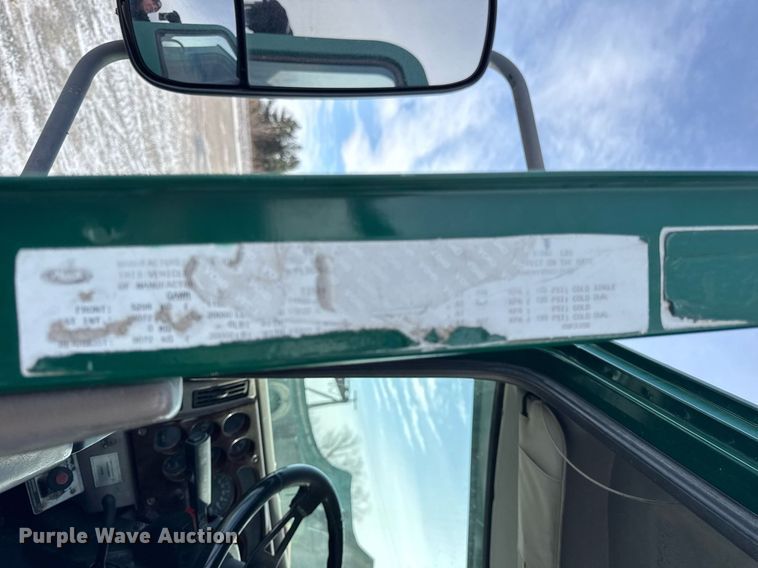 image for item DH9552 2006 Mack  CXN613 semi truck