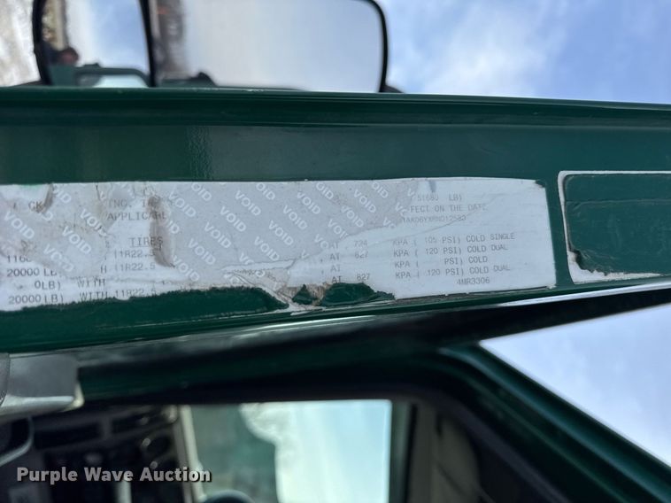 image for item DH9552 2006 Mack  CXN613 semi truck