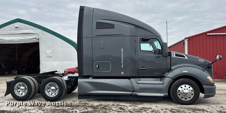 image for item DH9845 2019 Kenworth T680 semi truck