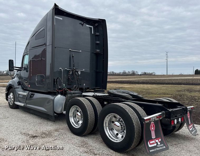 image for item DH9845 2019 Kenworth T680 semi truck