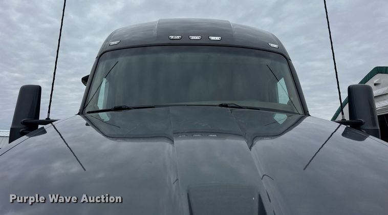 image for item DH9845 2019 Kenworth T680 semi truck