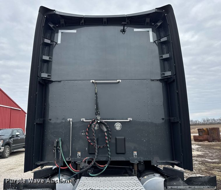 image for item DH9845 2019 Kenworth T680 semi truck