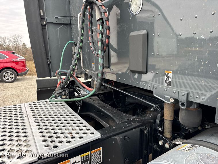 image for item DH9845 2019 Kenworth T680 semi truck