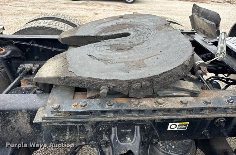 image for item DH9845 2019 Kenworth T680 semi truck