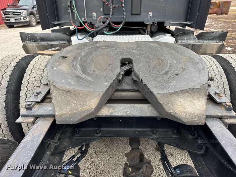 image for item DH9845 2019 Kenworth T680 semi truck