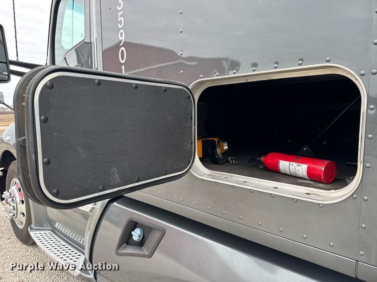 image for item DH9845 2019 Kenworth T680 semi truck