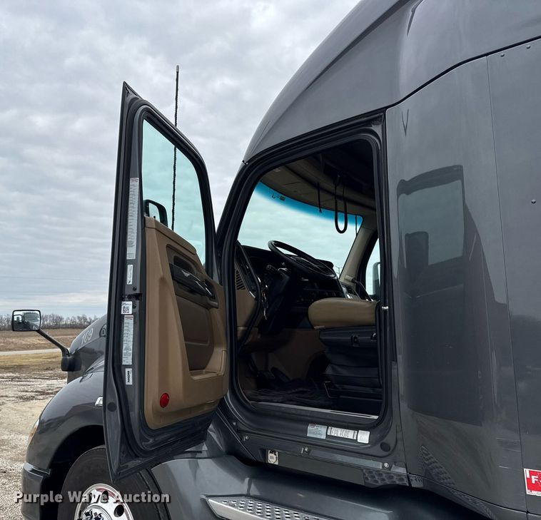 image for item DH9845 2019 Kenworth T680 semi truck