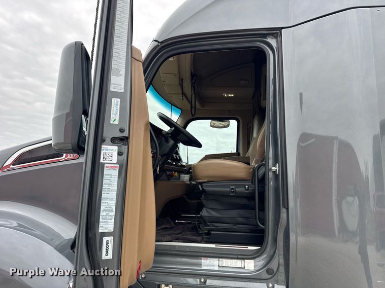 image for item DH9845 2019 Kenworth T680 semi truck