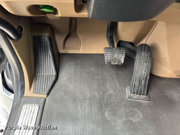 image for item DH9845 2019 Kenworth T680 semi truck