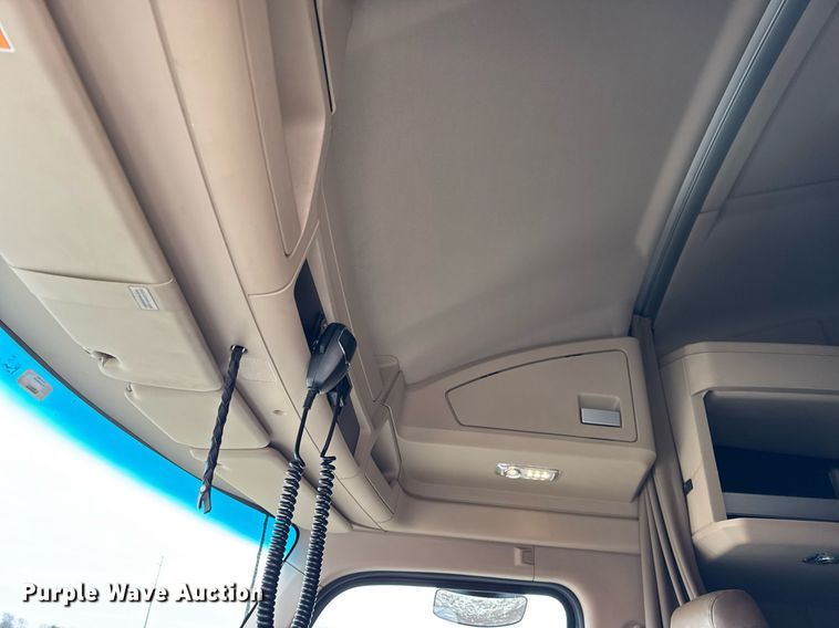 image for item DH9845 2019 Kenworth T680 semi truck