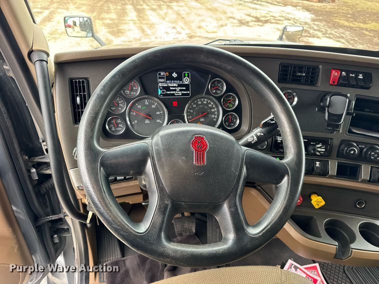 image for item DH9845 2019 Kenworth T680 semi truck