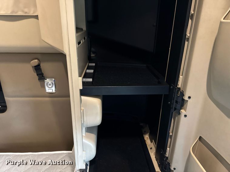 image for item DH9845 2019 Kenworth T680 semi truck