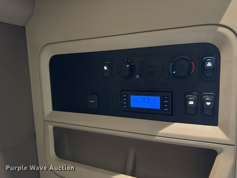 image for item DH9845 2019 Kenworth T680 semi truck