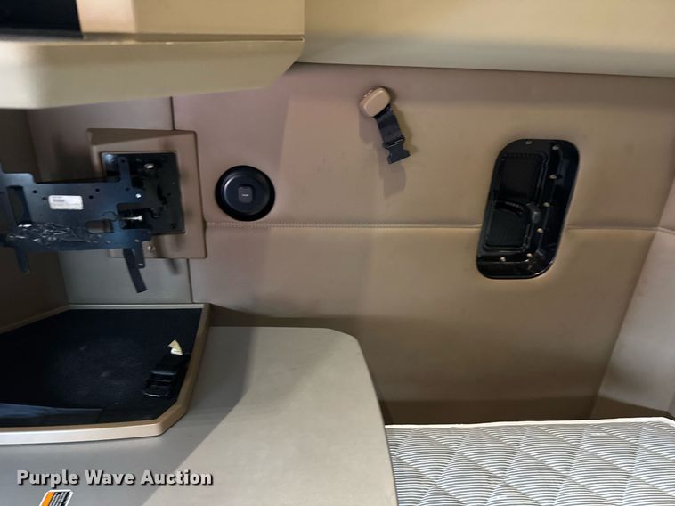 image for item DH9845 2019 Kenworth T680 semi truck