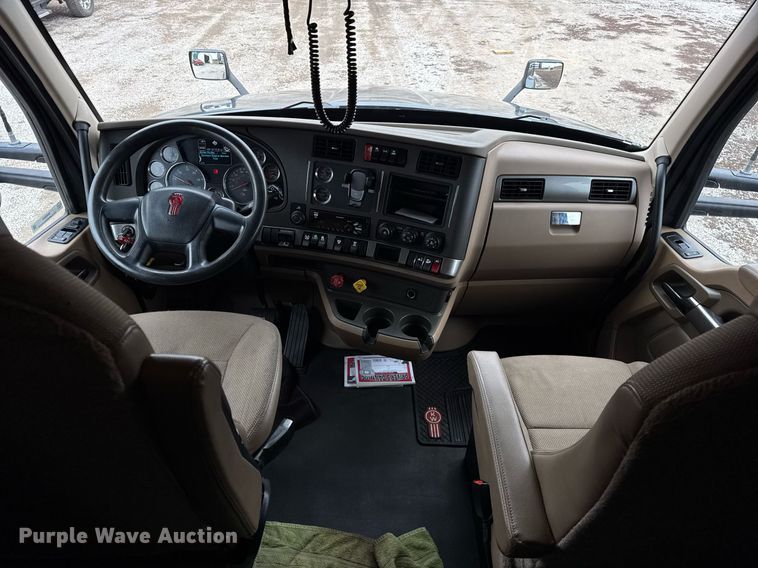 image for item DH9845 2019 Kenworth T680 semi truck