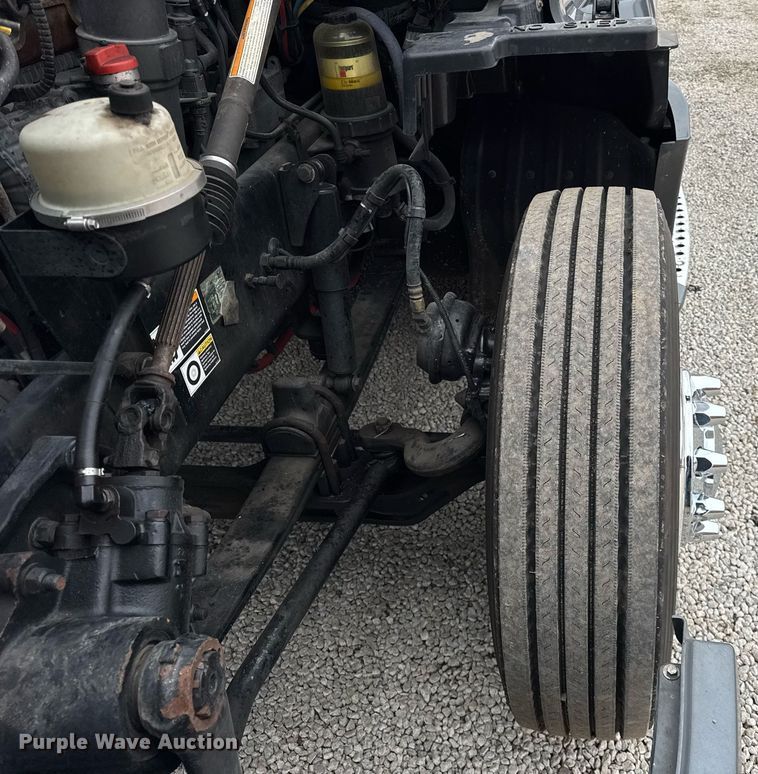 image for item DH9845 2019 Kenworth T680 semi truck