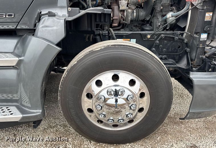 image for item DH9845 2019 Kenworth T680 semi truck