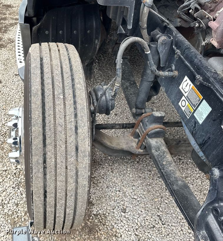 image for item DH9845 2019 Kenworth T680 semi truck