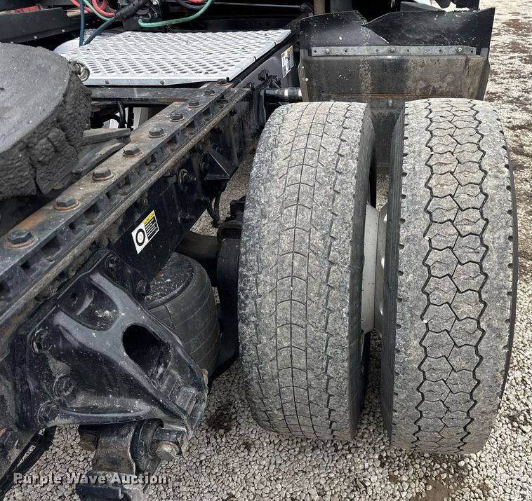 image for item DH9845 2019 Kenworth T680 semi truck