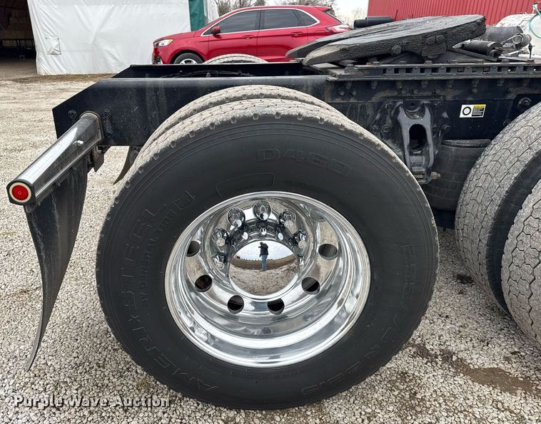 image for item DH9845 2019 Kenworth T680 semi truck