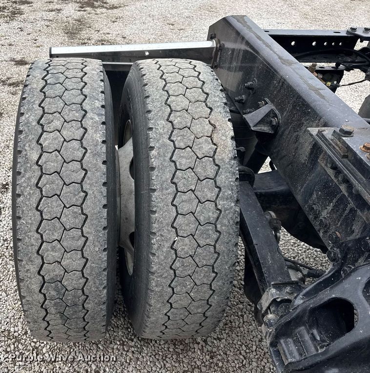 image for item DH9845 2019 Kenworth T680 semi truck