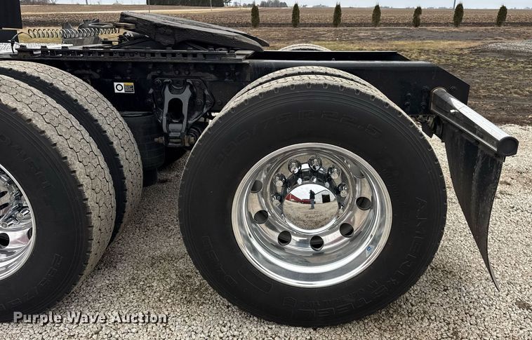 image for item DH9845 2019 Kenworth T680 semi truck