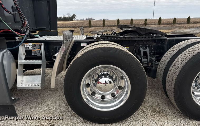 image for item DH9845 2019 Kenworth T680 semi truck