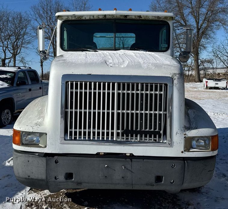 image for item DH9846 1996 International 9200 semi truck